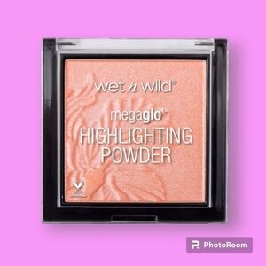 Wet n Wild Bloom Time Megaglo Highlighting Powder